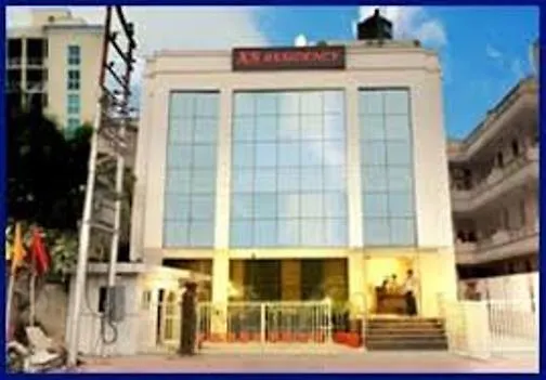 Hotel Vaccinated Staff - Oyo 13758 Xs Residency Delhi